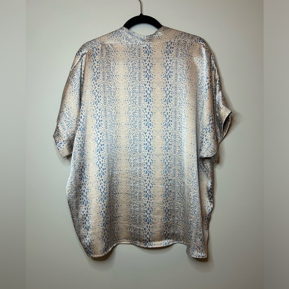 JODIFL Cream and Blue Printed Top Size L - Picture 2 of 8